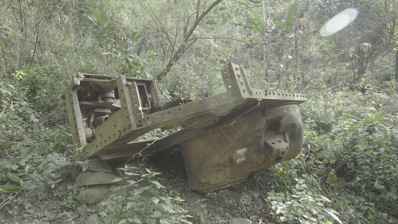 In the deep jungle of the Chin Hills lie the remains of an old M3 Lee tank used by the British in the Burma Campaign. – Bild: The National Geographic Channel