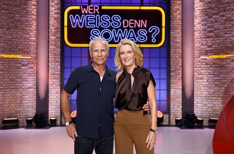Die Kandidat:innen: Schauspieler Klaus J. Behrendt (l.) und die Schauspielerin Maria Furtwängler (r.). – Bild: ARD/​UFA SHOW & FACTUAL/​Morris Mac Matzen