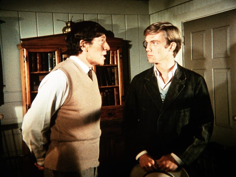 John-Boy (Richard Thomas, r.) unterhält sich mit seinem neuen Nachbarn Professor Mann (Noah Keen, l.). Er ist der Vater einer jüdischen Familie, die aus Deutschland vor den Nazis geflüchtet ist … – Bild: WARNER BROS. INTERNATIONAL TELEVISION Lizenzbild frei