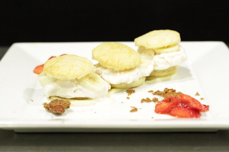 Cream puff from Supperclub, Los Angeles, CA, as seen on Food Network’s Mystery Diners, Season 11. – Bild: Discovery Communications; Television Food Network, G.P.