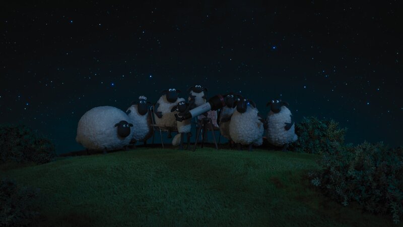 Das Teleskop und der Blick in den Himmel sind für die Schafe eine aufregende Abwechslung. – Bild: WDR/​Aardman Animation Ltd.