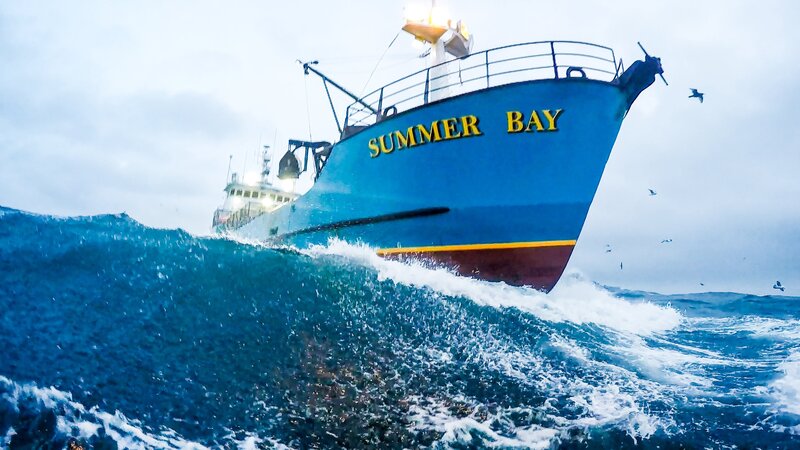 Chase boat photo of the Summer Bay out at sea. – Bild: Discovery Communications, LLC