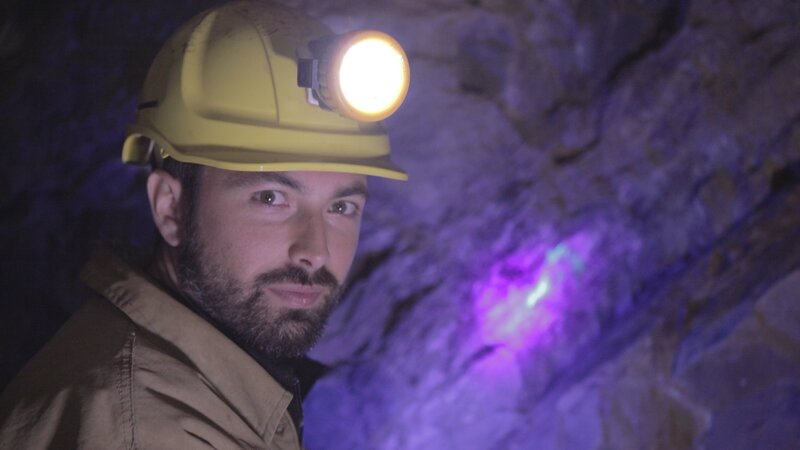 Presenter Derek Muller in einer Uran-Mine im tschechischen Jachymov. – Bild: ZDF und Josephine Wright