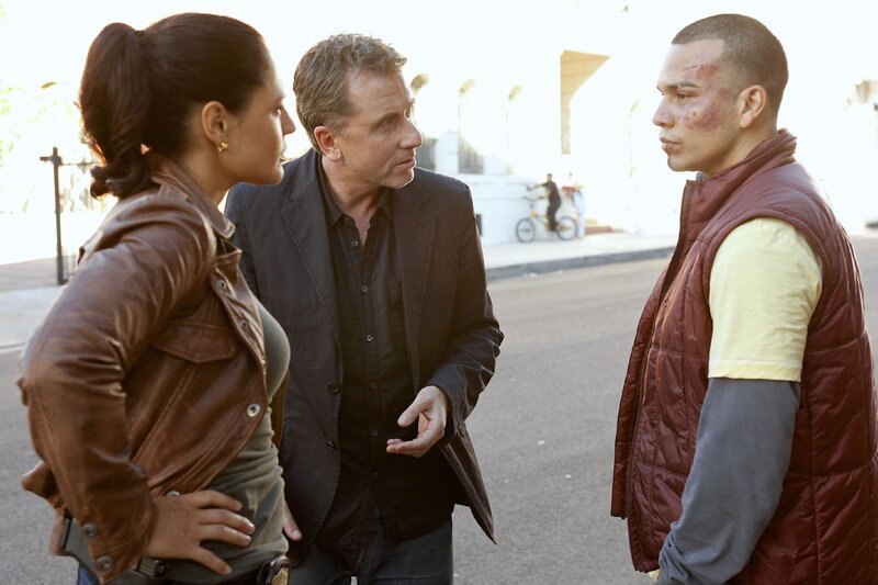 (v.l.): Det. Sharon Wallowski (Monique Gabriela Curnen), Dr. Cal Lightman (Tim Roth) und Prince John (Joseph Julian Soria) – Bild: RTL Crime