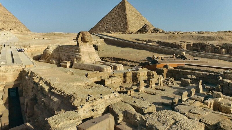 Der Sphinx auf dem Gizeh-Plateau: ein riesiges Monument aus Stein. – Bild: Pernel Media /​ ZDF