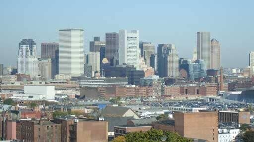 Waffen, Drogen, Sex – auf den Schwarzmärkten der Welt ist nichts unmöglich. Die Serie ‚Schwarzmarkt im Visier‘ bietet aufrüttelnde Einblicke aus nächster Nähe. – Bild: NGC Europe Limited