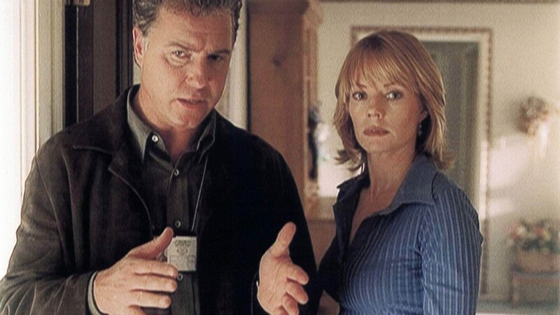 Am Tatort bietet sich Gil Grissom (William Petersen) und Catherine Willows (Marg Helgenberger) ein Bild des Grauens: Eine ganze Familie wurde ausgelöscht … – Bild: MG RTL D /​ CBS