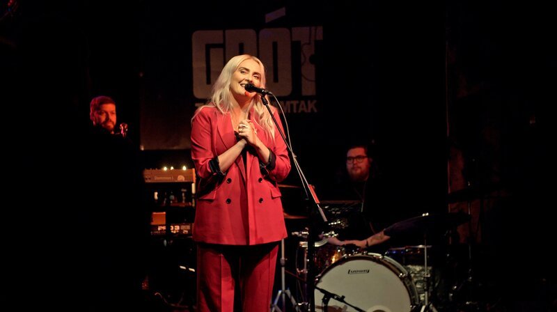 Eivør Pálsdóttir ist die bekannteste Sängerin der Färöer. Ihr besonderer Sound: der Kehlkopfgesang der Inuit. – Bild: NDR/​ARTE