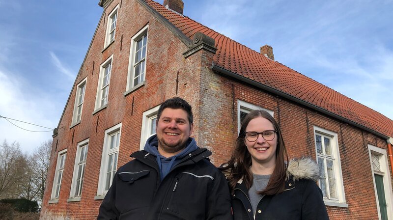 Moritz und Vanessa Messerer haben sich ein altes Kapitänshaus gekauft. – Bild: NDR/​video:arthouse