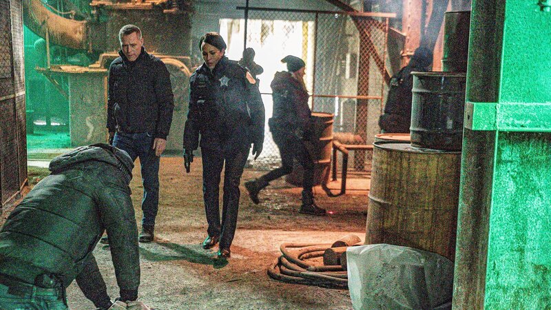 l-r: Hank Voight (Jason Beghe), Samantha Miller (Nicole Ari Parker) – Bild: Universal