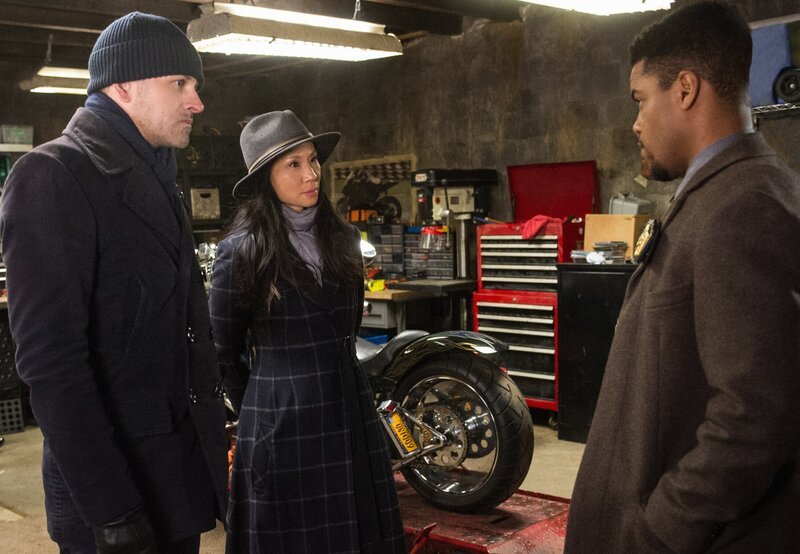L-R: Sherlock Holmes (Jonny Lee Miller), Dr. Joan Watson (Lucy Liu) and Detective Marcus Bell (Jon Michael Hill) – Bild: Jeff Neira