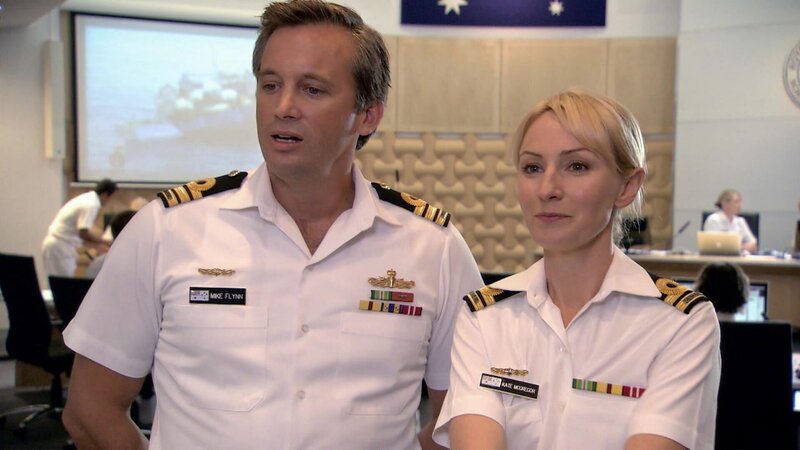L – R: Ian Stenlake als Lieutenant Commander Mike Flyn, Lisa McCune als Lieutenant Kate McGregor – Bild: AXN Black