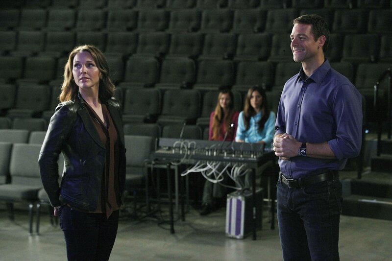 Dr. Gillian Foster (Kelli Williams) und John Stafford (David Sutcliffe) – Bild: RTL Crime