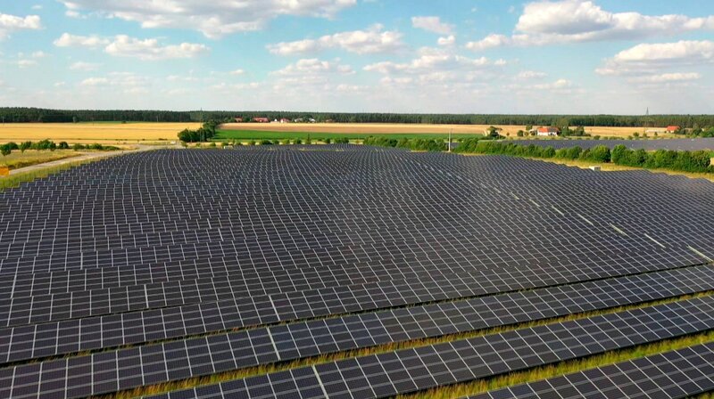 Solarkraftwerk bei Nürnberg – Schreckgespenst von Klimawandel-Leugnern – Bild: SWR