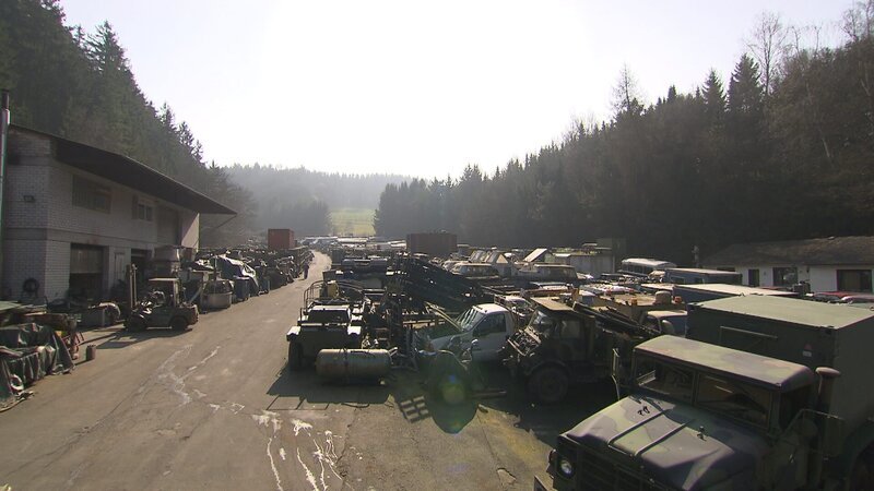 Hunting for used vehicles and spare parts. – Bild: For Show Promotion Only