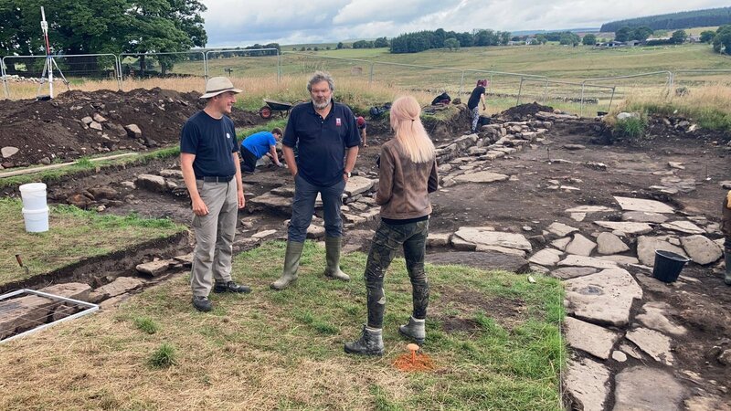 Ian Haynes (l.), Alice Roberts (r.) – Bild: THE HISTORY CHANNEL /​ Rare TV