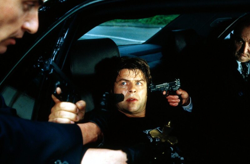 Jupp (Uwe Fellensiek) und Taube haben es diesmal mit einem höchst gefährlichen Gegner zu tun – einer Sekte, die Verstöße gegen ihre Regeln grausam bestraft … – Bild: Sat.1 emotions