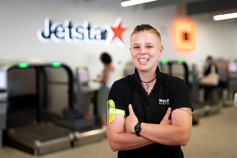 Brodie Frier, Gepäckleiter am Flughafen Melbourne. – Bild: ITV Studios /​ Kelly Gardner
