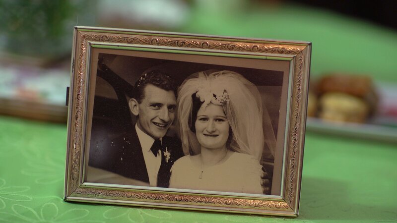 John Button altes Hochzeitsfoto – Bild: Crime + Investigation /​ Vivid Page Media Pty Ltd