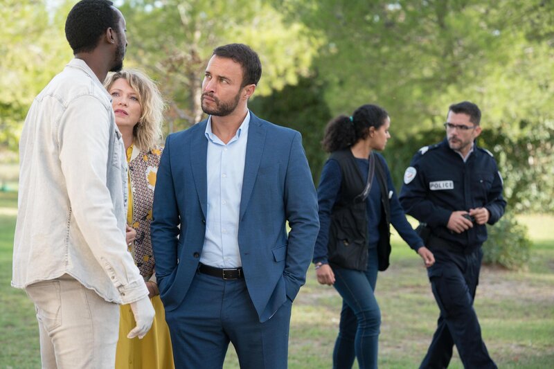 (v.l.n.r.) Ismaël Ndongo (Christophe Ntakabanyura); Candice Renoir (Cécile Bois); Antoine Dumas (Raphaël Lenglet) – Bild: ProSiebenSat.1 Media SE
