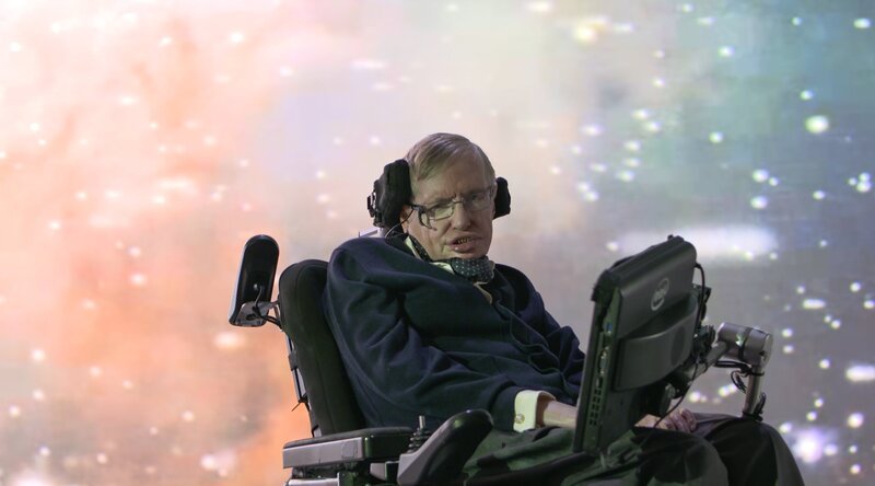 Professor Hawking beschäftigt sich mit Astrophysik und Kosmologie; Untersuchung, wie er Beweise für seine Theorien erlangt. – Bild: The National Geographic Channel