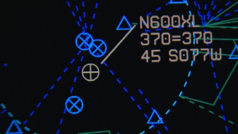 Grafische Darstellung der Flugbahn des Flugzeugs. – Bild: Cineflix 2011