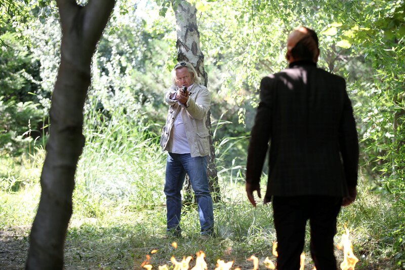 (v.li.): Gregor Seberg (Helmuth Nowak), Helmuth Häusler (Bertram Stocker). – Bild: Bavaria Media GmbH