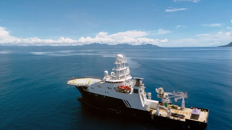 Als das Forschungsschiff Petrel eine Spur von Trümmern der USS Johnston aufnimmt, befindet es sich etwa 2.400 Meter tiefer als das Wrack der Titanic. Ein bemanntes Tauchboot wird eingesetzt. Doch wird es das tiefste Schiffswrack der Welt entdecken? – Bild: Lone Wolf Media