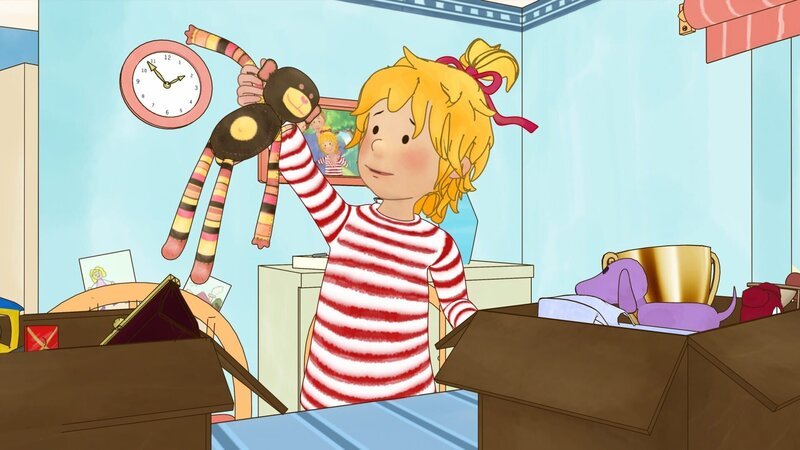 Conni überlegt sich noch, ob sie ihren alten Affen wirklich hergeben möchte. – Bild: ZDF/​Henning Windelband/​Youngfilms GmbH