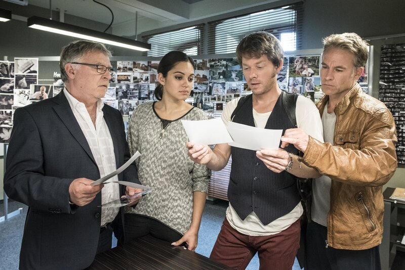 SOKO-Team (v.l.n.r.: Hajo Trautzschke (Andreas Schmidt-Schaller), Olivia Fareedi (Nilam Farooq), Tom Kowalski (Steffen Schroeder), Jan Maybach (Marco Girnth)). – Bild: ZDF /​ Uwe Frauendorf