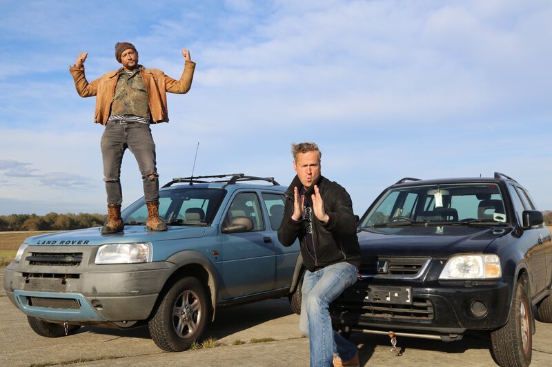 Tim and Fuzz pose in front of the Land Rover and Honda. – Bild: The National Geographic Channel