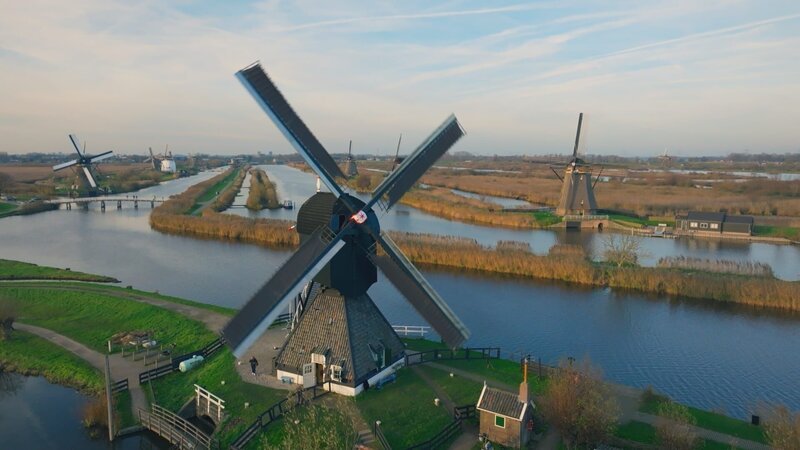 Die funktionierenden Windmühlen des Kinderdijk kontrollieren noch immer das Hochwasser in diesem Teil der Niederlande. – Bild: National Geographic