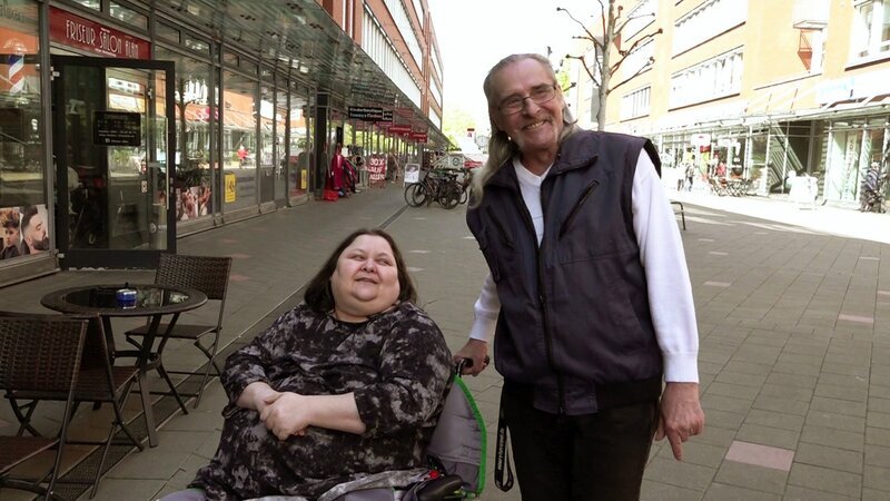 Manja trifft sich heute mit ihrem Verlobten Norbert zum Mittagessen. – Bild: RTLZWEI
