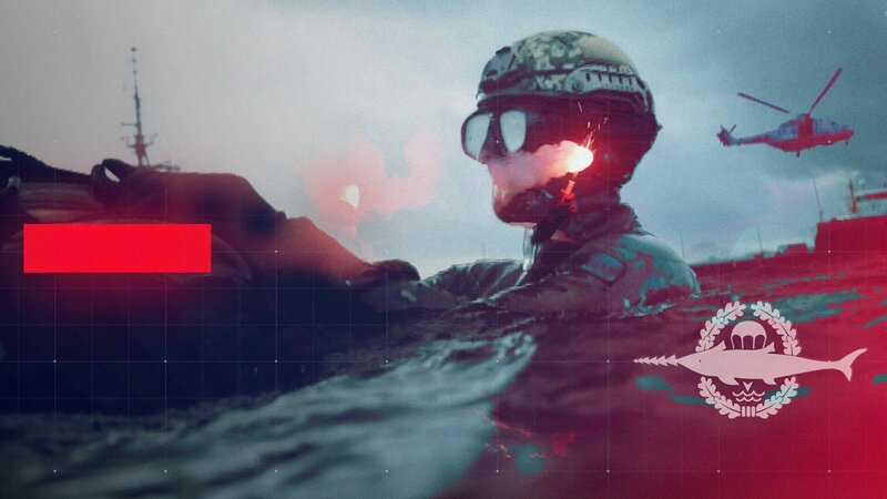 Mehrere Kampfschwimmer bei einer Einsatz-Übung in der Ostsee. – Bild: ZDF
