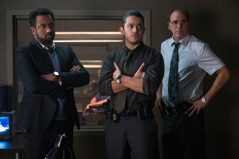 (v.l.n.r.) Shaan Tripathi (Kal Penn); Tomas Esquivel (Lucca De Oliveira); Murray Clarke (Nick Sandow) – Bild: Brooke Palmer /​ CBS Broadcasting Inc.