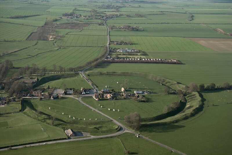 Aerial view of Avebury UNESCO World Heritage Site Wiltshire England United Kingdom Europe – Bild: /​ (C) Adam Woolfitt (C)A+E Networks HISTORY Photocredit Mandatory, Editorial Use Only, No Archive, No Resale/​Adam Woolfitt/​Adam Woolfitt