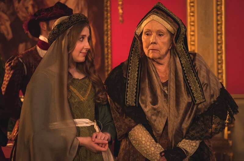 Wilhelmina (Bebe Cave, l.) und Herzogin von Buccleuch (Diana Rigg) – Bild: WDR/​Mammoth Screen Limited/​ITV