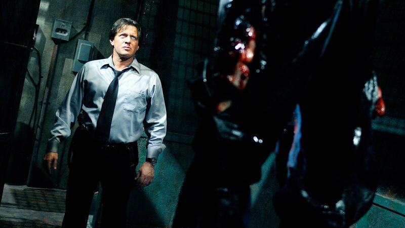 Detective Hoffman (Costas Mandylor) setzt Jigsaws tödliche Spiele fort. – Bild: Lions Gate Films Inc. / Steve Wilkie Detective Hoffman (Costas Mandylor) setzt Jigsaws tödliche Spiele fort. – Bild: Lions Gate Films Inc. / Steve Wilkie