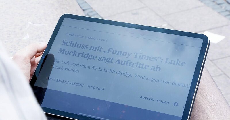 Was darf Comedy? Wo hört der Spaß auf? – Bild: RTL /​ Arriba Media