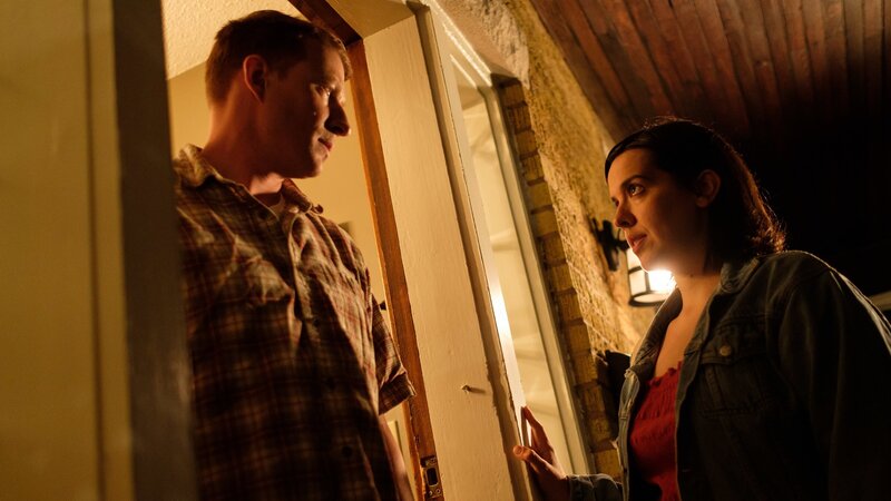 Jahre nach ihrer turbulenten Trennung steht Rochelle Inselman vor der Tür ihres Ex-Freundes Bret Struck: ein Wiedersehen mit fatalen Folgen. – Bild: ZDF und Darren Goldstein