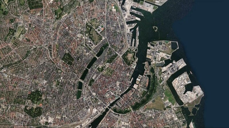 Kopenhagen aus der Vogelperspektive: Die Stadt wurde im 12. Jahrhundert als Handelshafen gegründet. – Bild: Zphoenix/​ZDF/​Skyworks