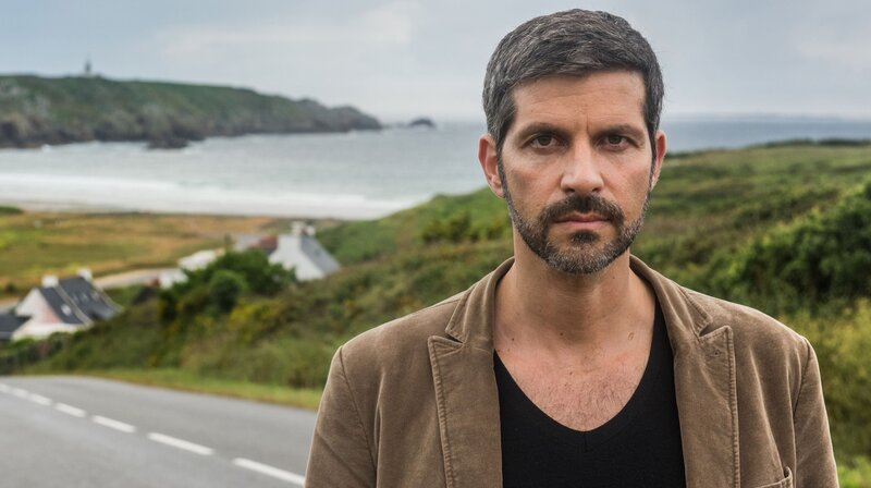 Auch wenn sich der Pariser Kommissar Georges Dupin (Pasquale Aleardi) inzwischen gut in seiner neuen Heimat eingelebt hat, bleibt die Bretagne in vielerlei Hinsicht ein Mysterium für ihn. Weiteres Bildmaterial finden Sie unter www.br-foto.de. – Bild: ARD Degeto/​Wolfgang Ennenbach