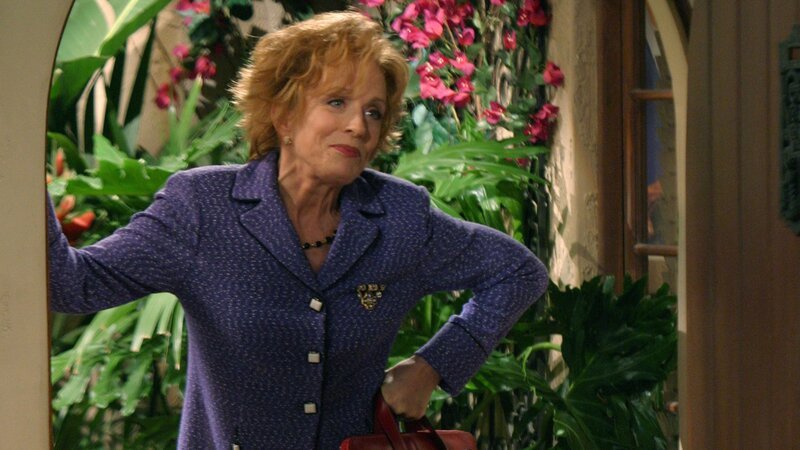 Evelyn (Holland Taylor). – Bild: MAX Hungary