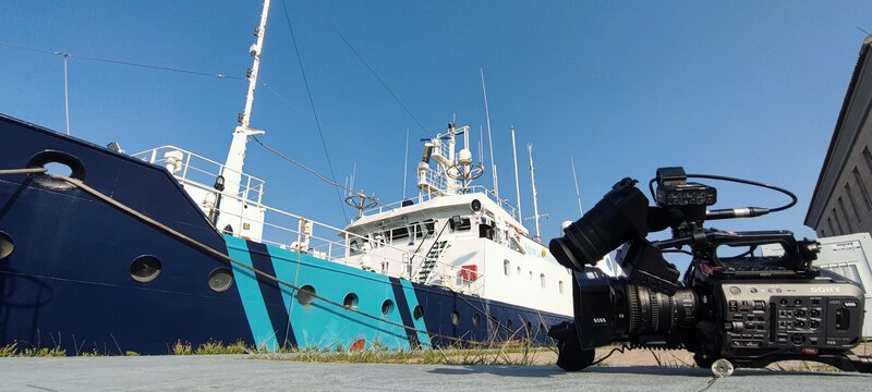 The Customs Surveillance Service heavy boat docked in the port. – Bild: Disney+ /​ National Geographic/​José Ramón Sanz