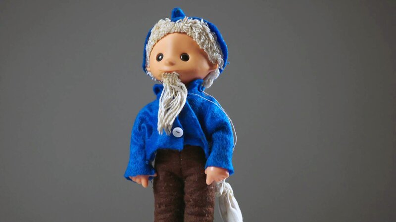 Nur neun Tage vor dem West-Sandmännchen ging 1959 das Ost-Sandmännchen auf Sendung – in der DDR schnell produziert, um der westdeutschen Konkurrenz zuvorzukommen. Bis heute bringt es Abend für Abend Kinder ins Bett und ist damit Teil einer der ältesten noch laufenden Kindersendungen der Welt. – Bild: Sven Jakob-Engelmann /​ ZDF