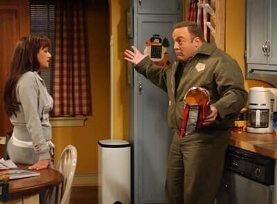 L-R: Carrie (Leah Remini), Doug (Kevin James) – Bild: CBS Broadcasting Inc. All Rights Reserved