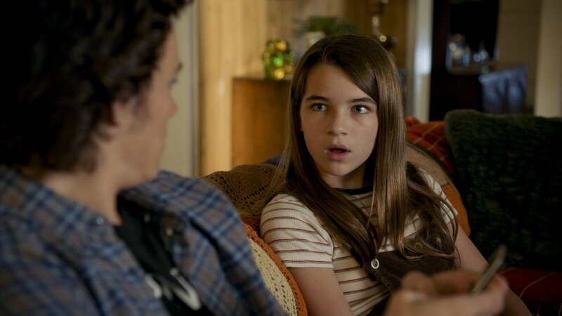 Georgie Cooper (Montana Jordan) und Missy Cooper (Raegan Revord) – Bild: Warner Bros. Entertainment Inc.