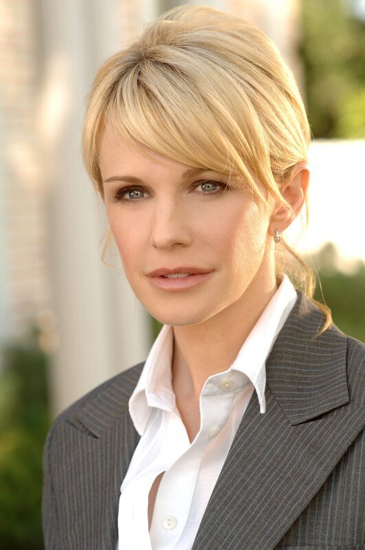 Können Det. Lilly Rush (Kathryn Morris) und ihr Team endlich den ungeklärten Todesfall einer Hausfrau aus Philadelphia aus dem Jahre 1964 aufklären? – Bild: Sat.1 Gold
