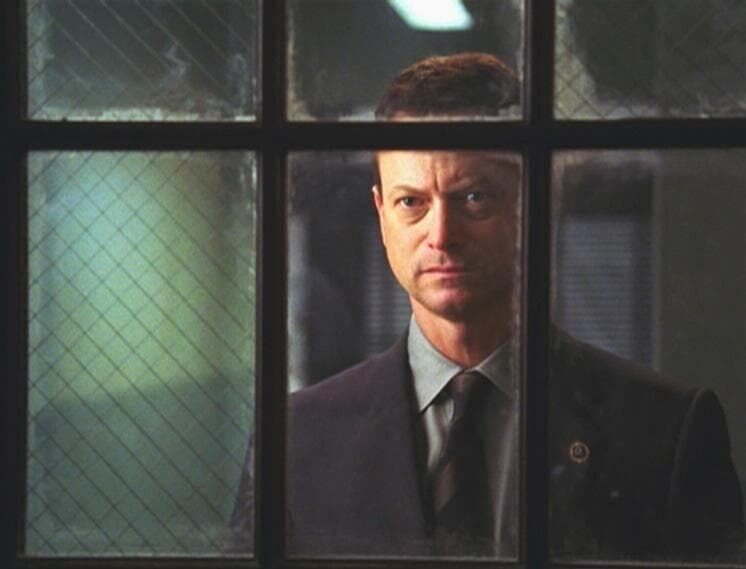 Bei einem Test in einem Schlaflabor stellt Detective Mac Taylor (Gary Sinise) fest, dass die Mordverdächtige eine Schlafwandlerin ist. – Bild: RTL