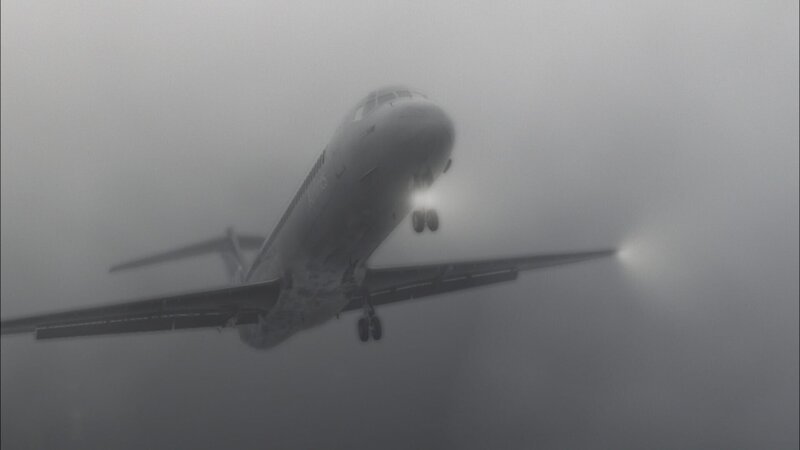Nach dem Aufprall auf die Cessna verlor die SAS ihr rechtes Triebwerk, wodurch das Flugzeug flugunfähig wurde. – Bild: Cineflix